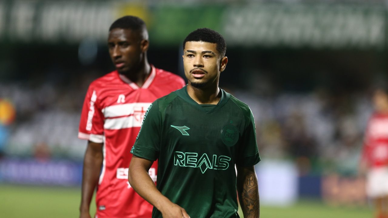 Lucas Ronier, atacante do Coritiba.
