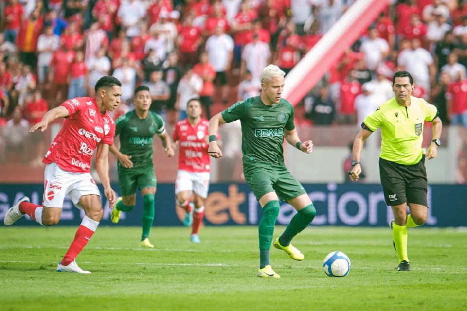 Lance de Vila Nova x Coritiba, pela Série B