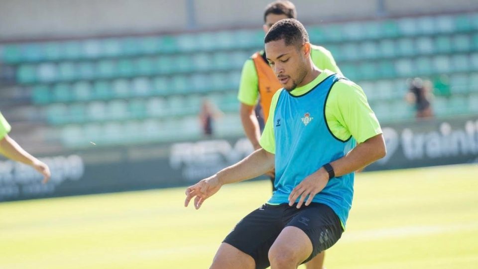 Vitor Roque, atacante do Real Betis.