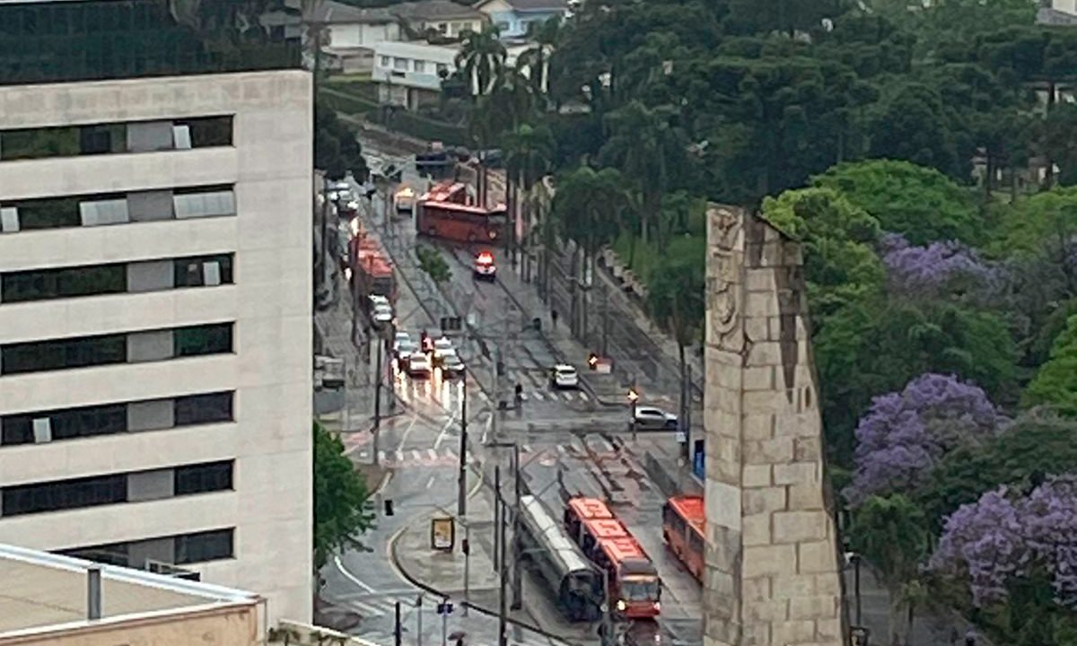 acidente-biarticulado-joao-gualberto-curitiba-1