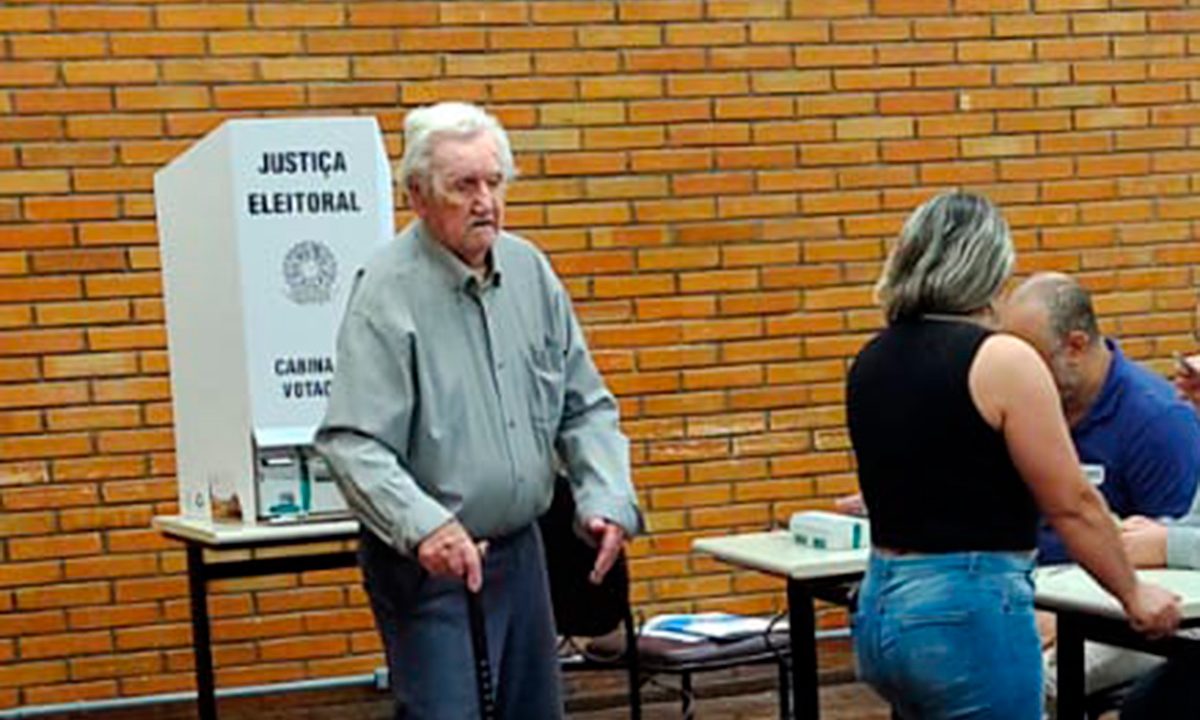 luiz-osmario-voto-92-anos-eleicoes-curitiba