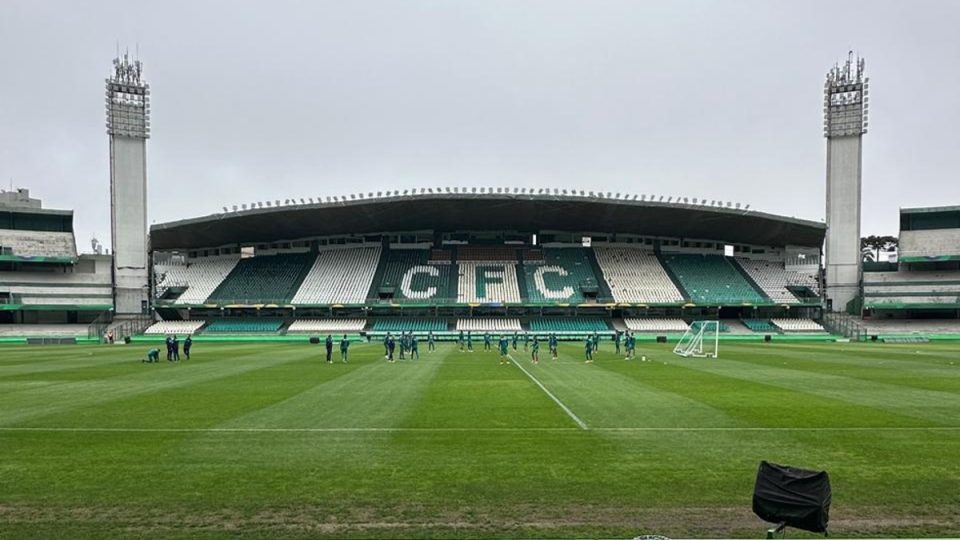 Coritiba treina no Couto Pereira