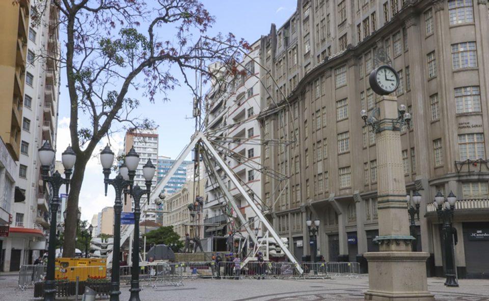 Contagem-regressiva-estreia-Natal-roda-gigante-começa-ser-montada-calçadão-XV-1