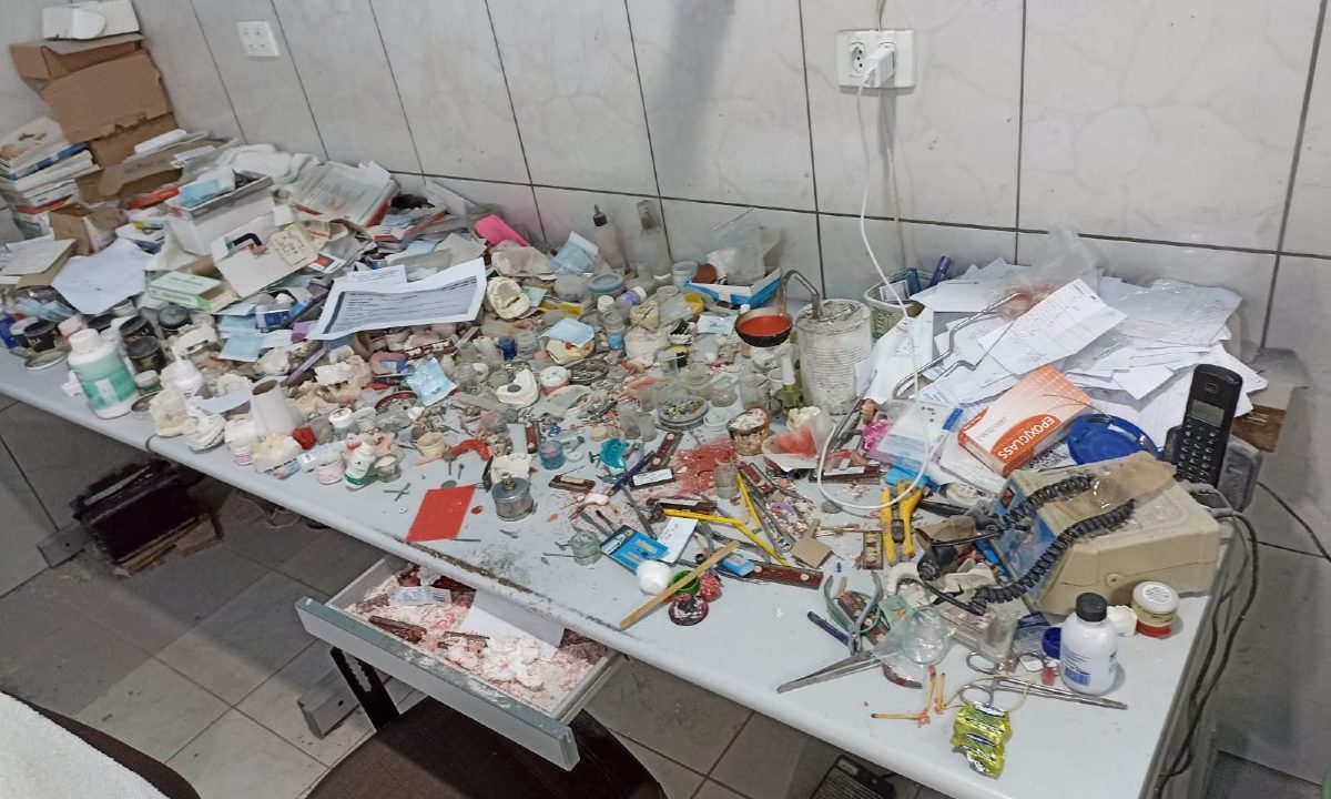 Dono-laboratório-prótese-dentária-clandestino-preso-Piraquara-local-é-interditado-1