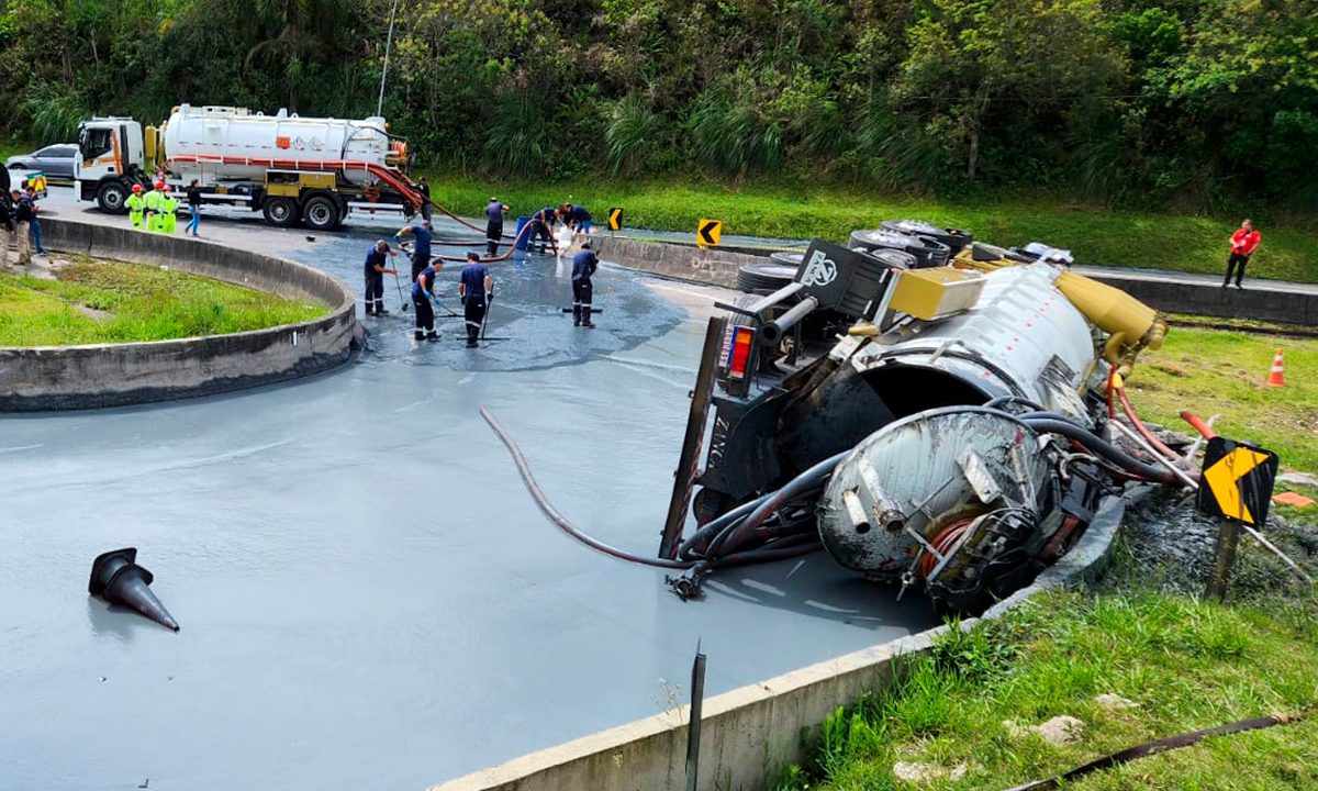 acidente-caminhao-tombado-campina-grande-do-sul-morte-6