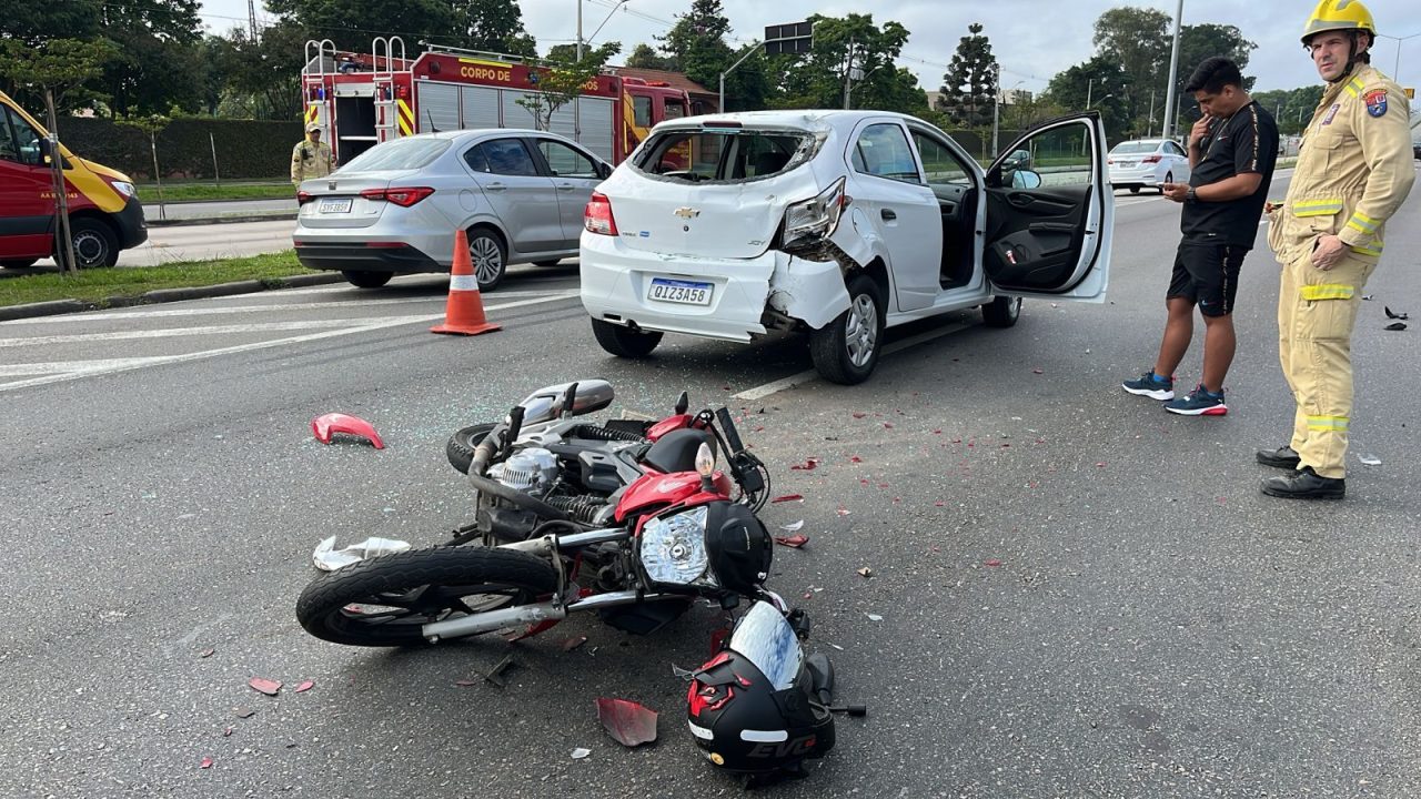 acidente-carro-moto-ferido-estado-grave