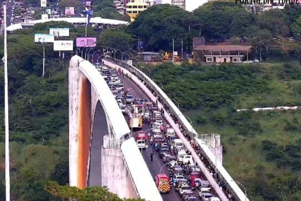 Estudante brasileira de medicina morre em grave acidente na Ponte da Amizade