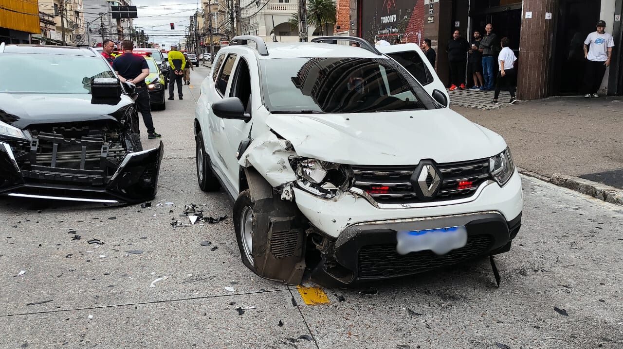 acidente-viatura-policia-carro-aplicativo-marechal-floriano-curitiba