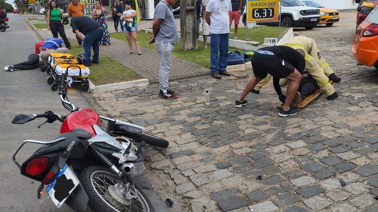 acidente-wenceslau-braz-carro-moto-feridos
