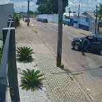 adolescente-dirige-carro-professora-fazenda-camera
