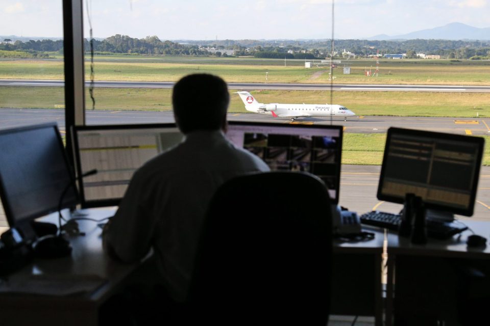 aeroporto-avião-afonso-pena-curitiba