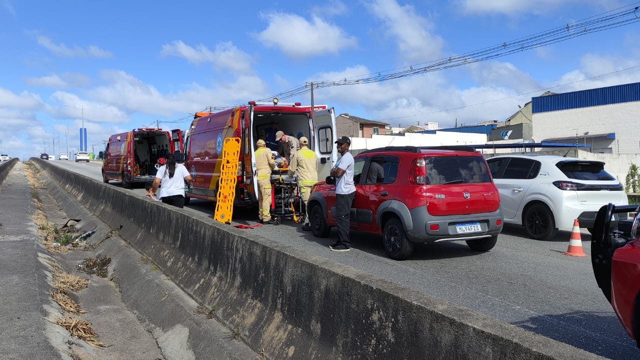br-116-acidente-carro-ambulancia-siate-criança-mulher