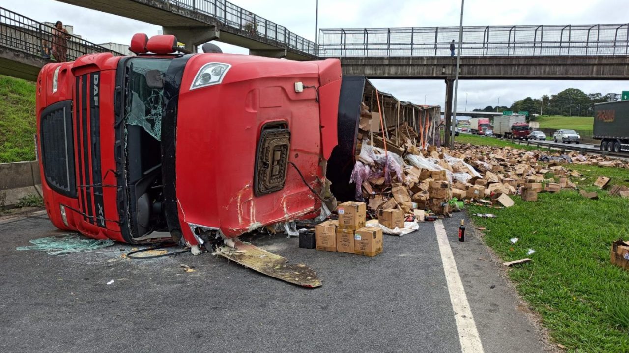 caminhão-carregado-vinho-tomba-br-116