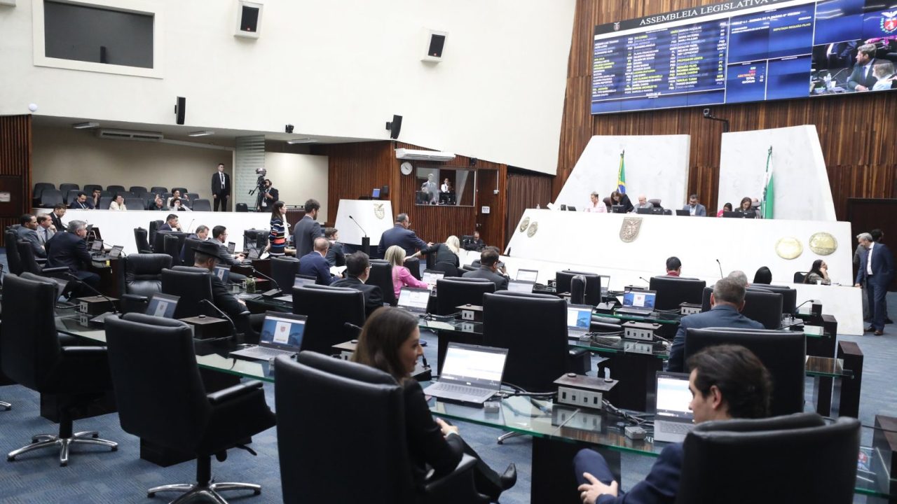 deputados-parana-projeto-gratuidade-desconto-idosos-onibus-intermunicipais