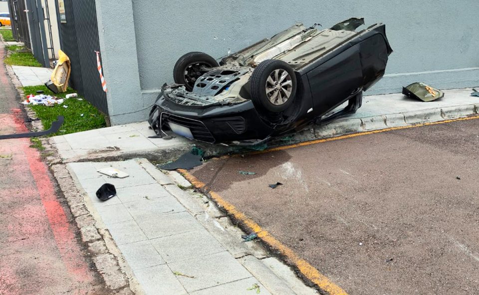 morre-acidente-bate-carro-poste-av-comendador-franco-3