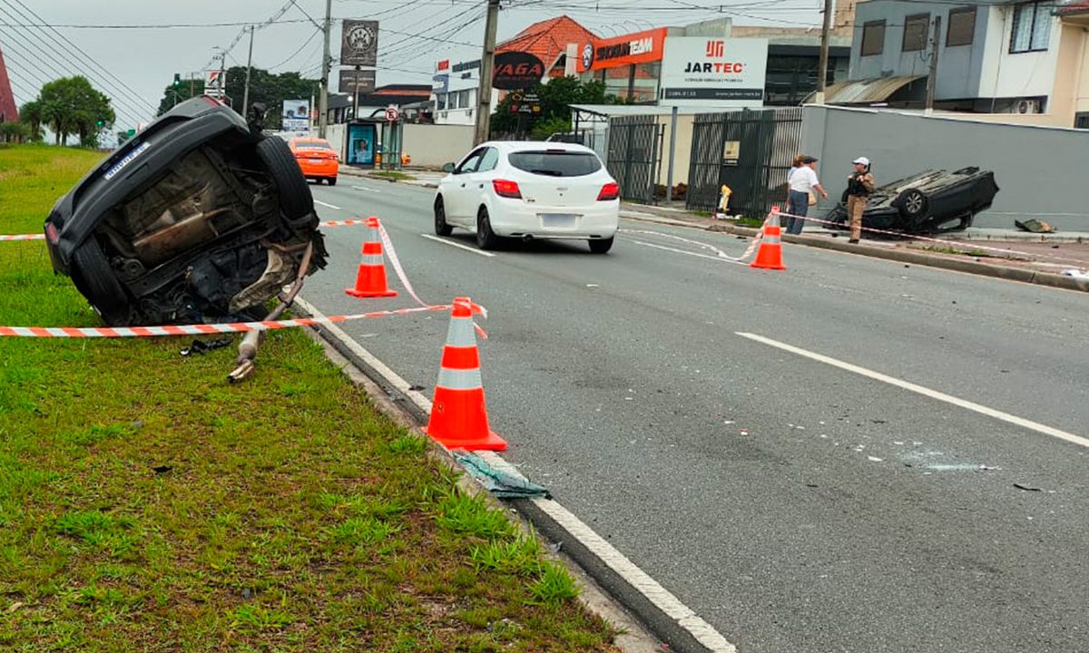 morre-acidente-bate-carro-poste-av-comendador-franco-5