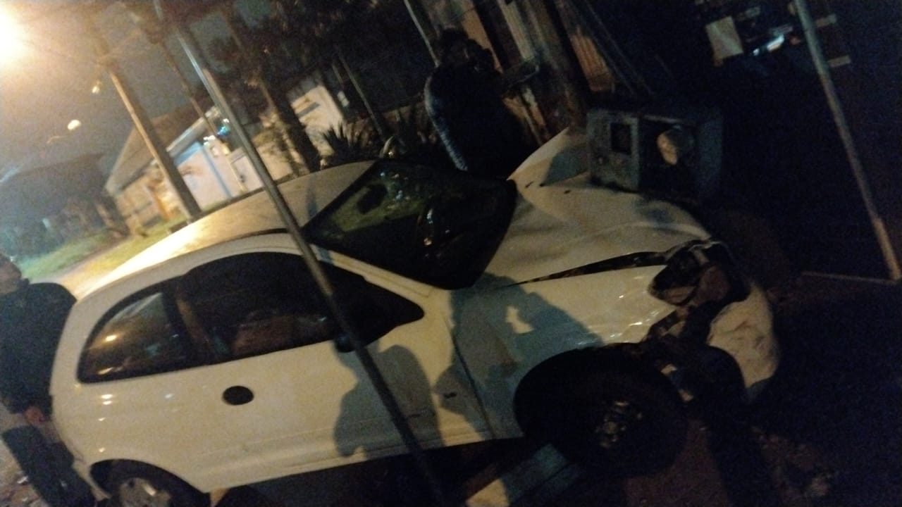 motorista-bebado-carro-invade-tabacaria-almirante-tamandare