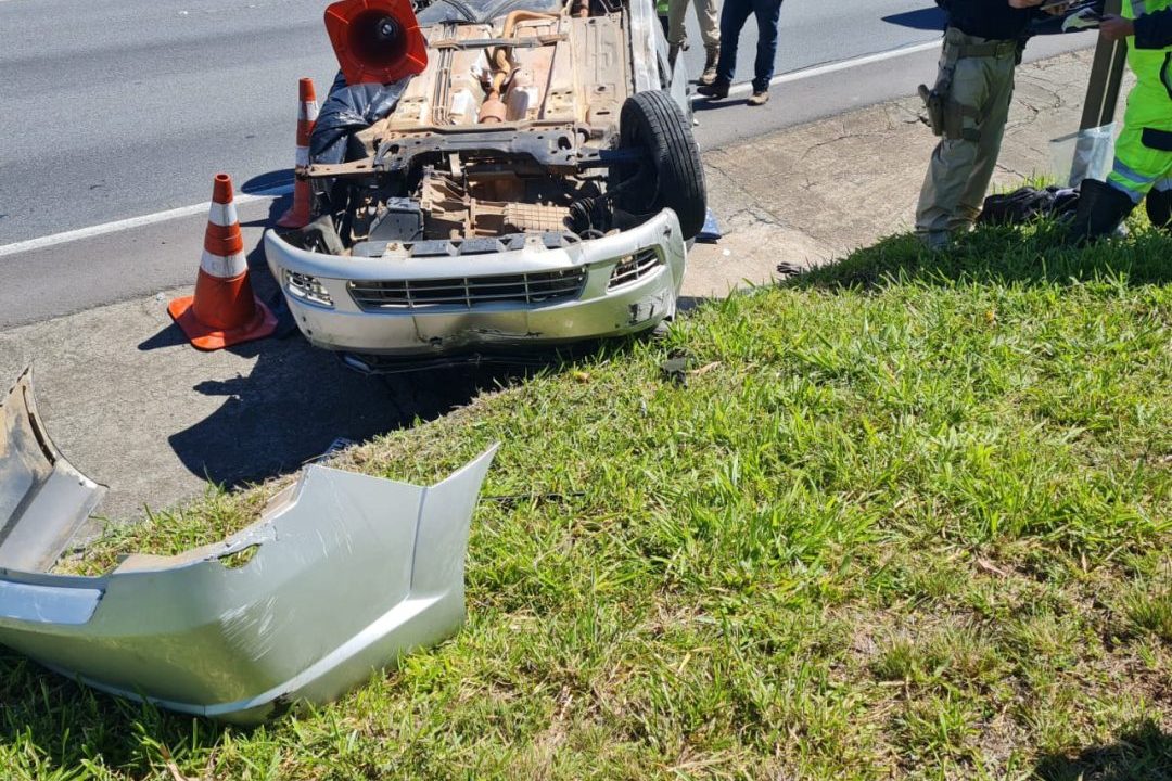 motorista-morre-capotamento-carro-contorno-leste
