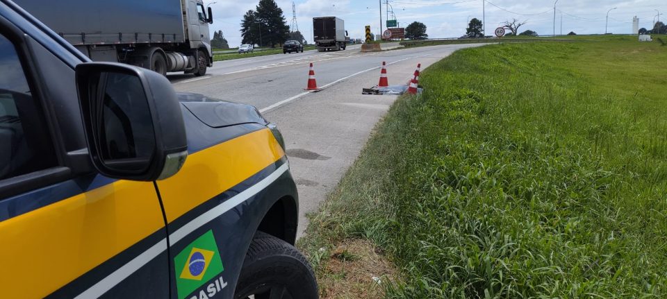 Ossada humana é encontrada dentro de saco de cimento às margens do Contorno Leste
