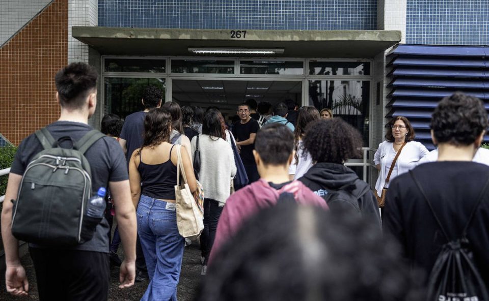 Como tirar nota mil na redação do Enem? Sete estudantes contam como conseguiram pontuação máxima