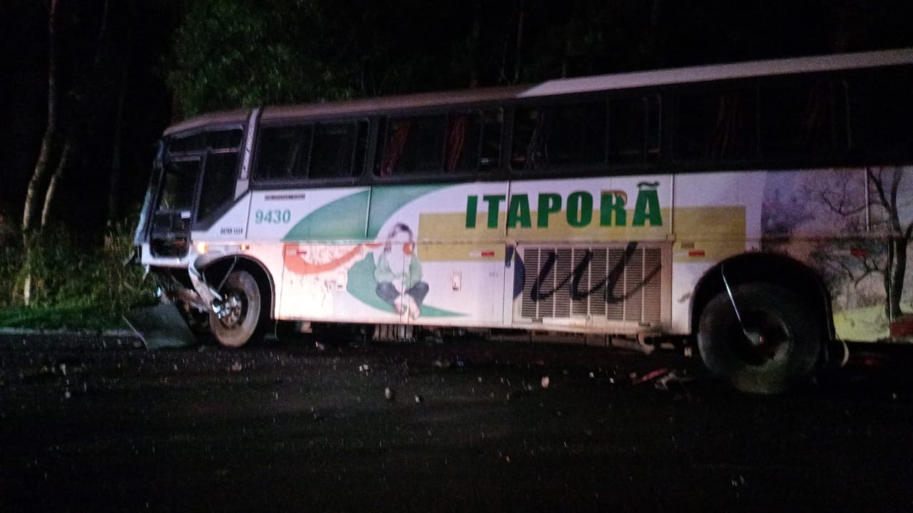 tragedia-homem-criança-morrem-batida-frontal-onibus-colombo