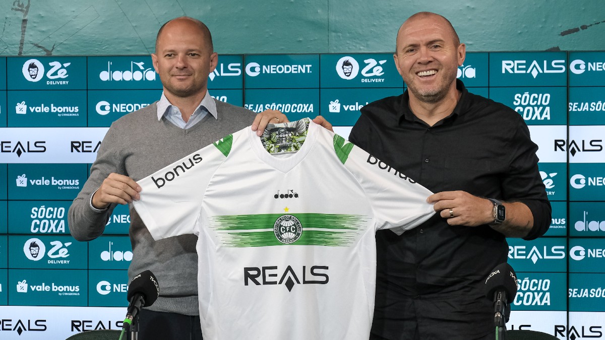 Mozart foi apresentado como novo técnico do Coritiba