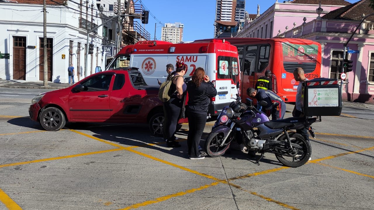 acidente-carro-motociclista-rua-marechal-floriano-avenida-iguacu
