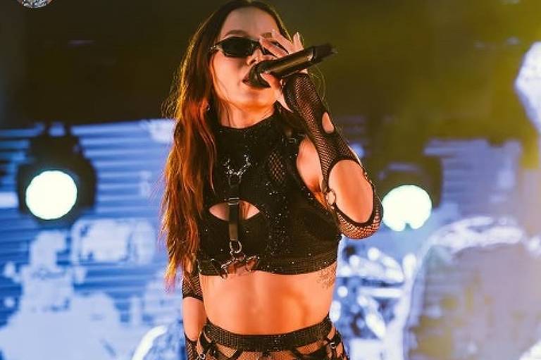 anitta-bronca-fa