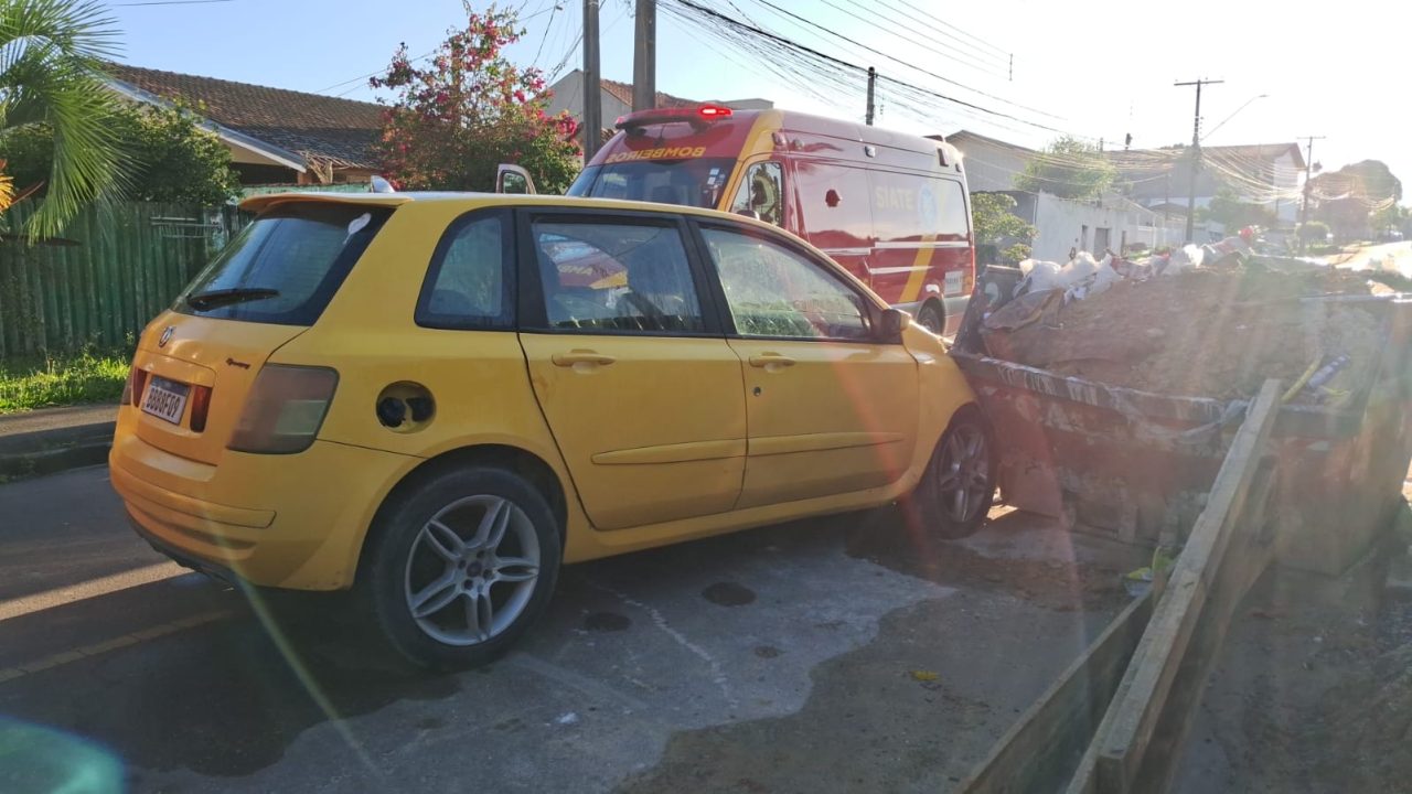 carro-bate-cacamba-sao-jose-dos-pinhais
