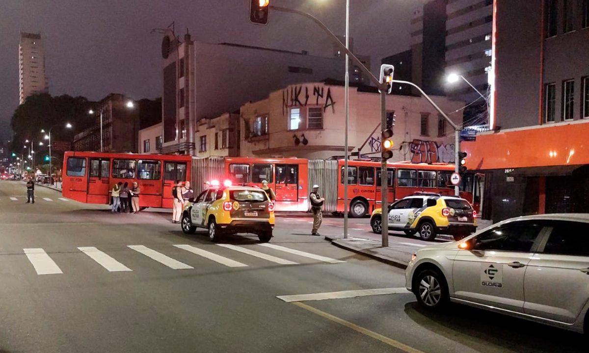 idoso-morre-atropelado-biarticulado-travessa-da-lapa-curitiba