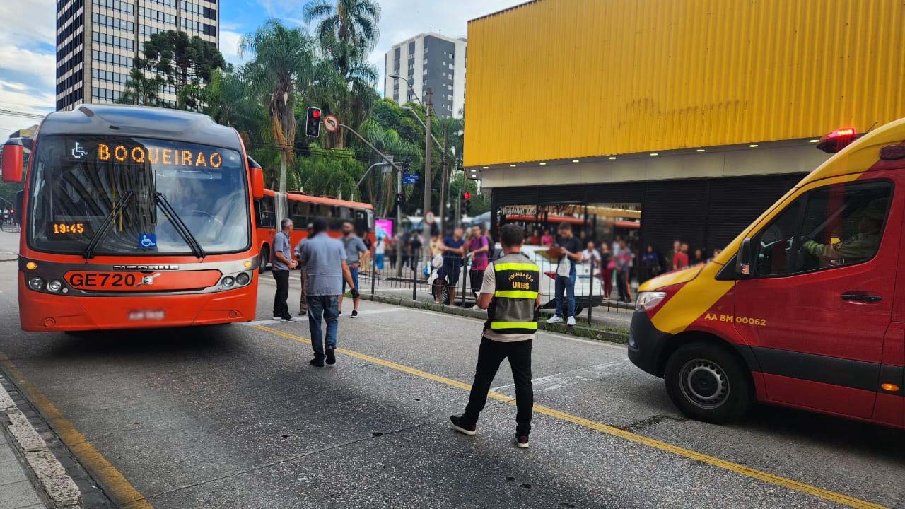 jovem-atropelada-biarticulado-centro-curitiba