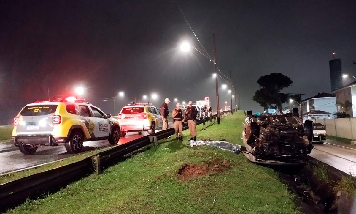 morre-capotamento-avenida-comendador-franco-uberaba