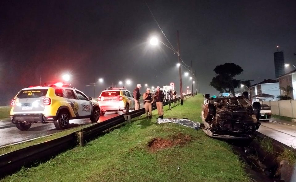 morre-capotamento-avenida-comendador-franco-uberaba