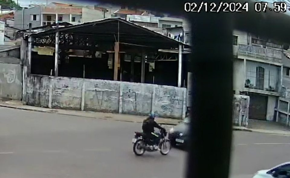 motociclista-acidente-cic-renault-clio-camera