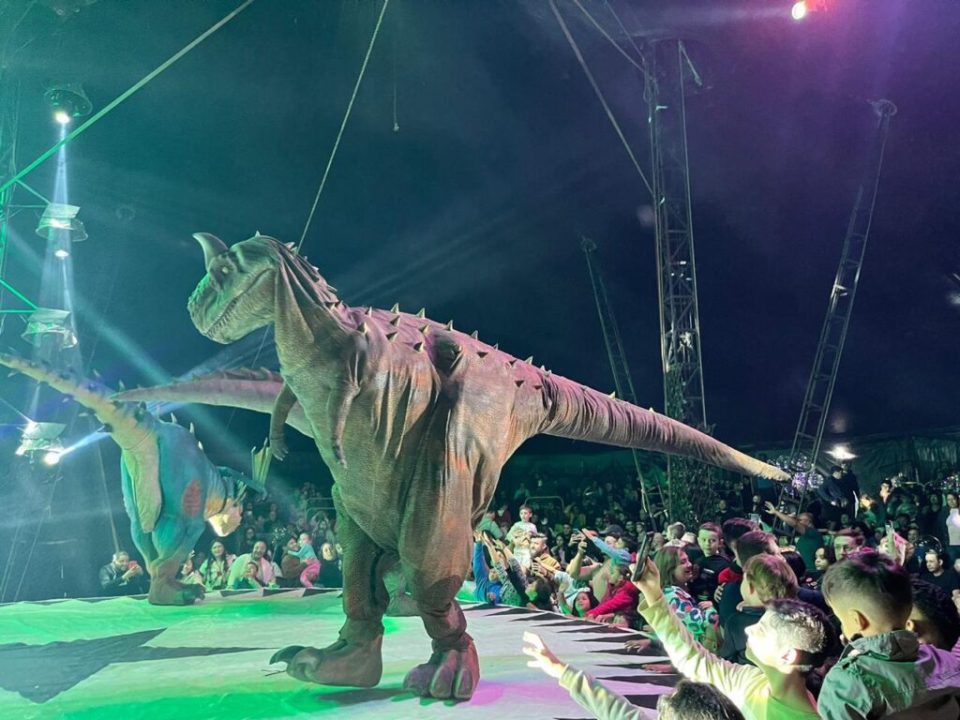 Circo dos Dinossauros chega em Curitiba