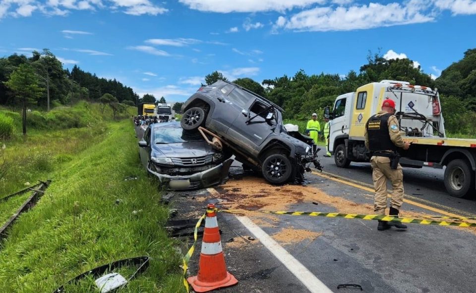 acidente-envolvendo-caminhao-e-dois-carros-deixa-homem-morto-contorno-norte-3