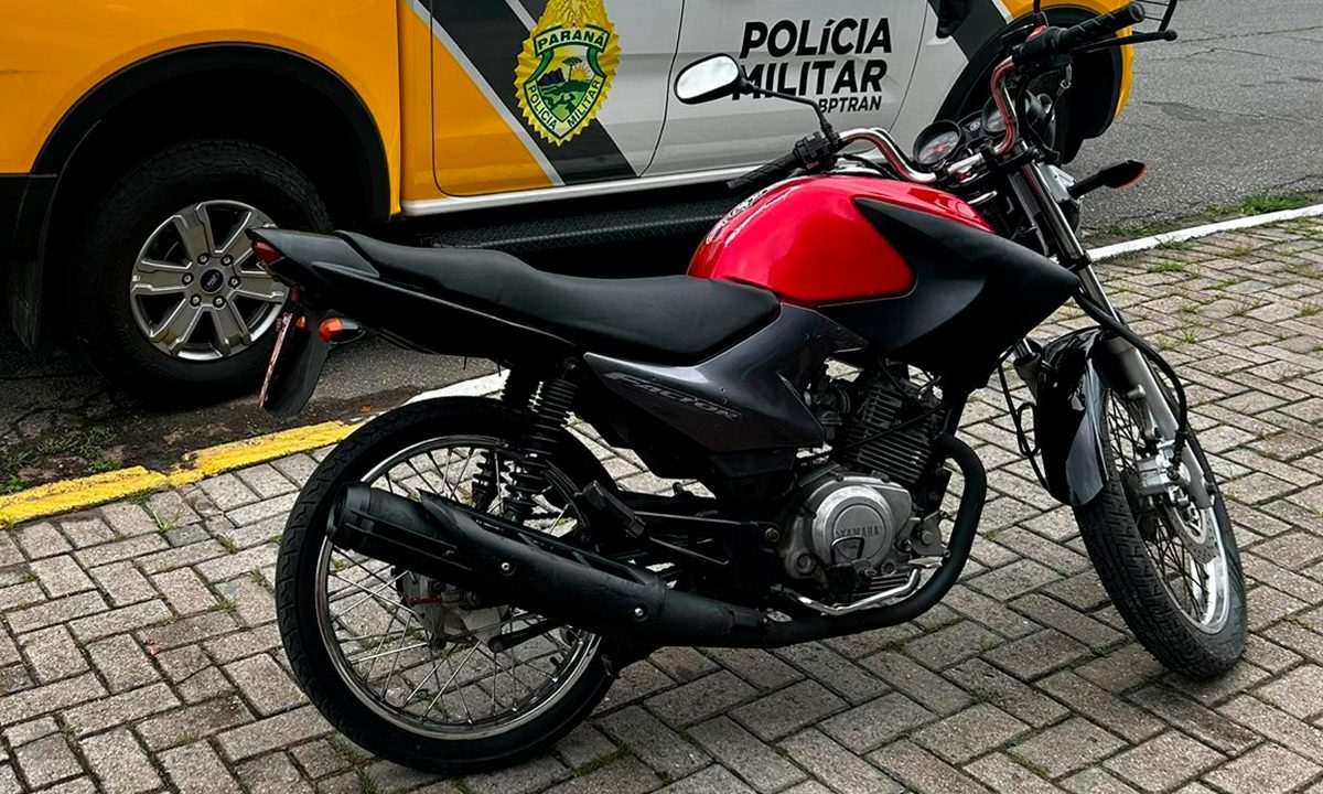 adolescente-flagrado-pilotando-moto-paranagua