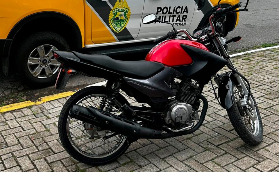 adolescente-flagrado-pilotando-moto-paranagua