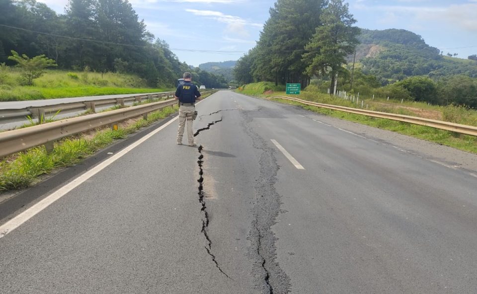 afundamento-pavimento-provoca-interdicao-total-trecho-br-376-tibagi