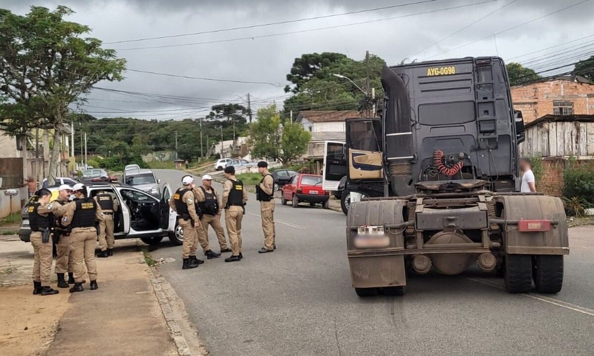 apos-desacatar-ordem-judicial-e-tentar-fugir-caminhao-homem-preso-campo-comprido-2