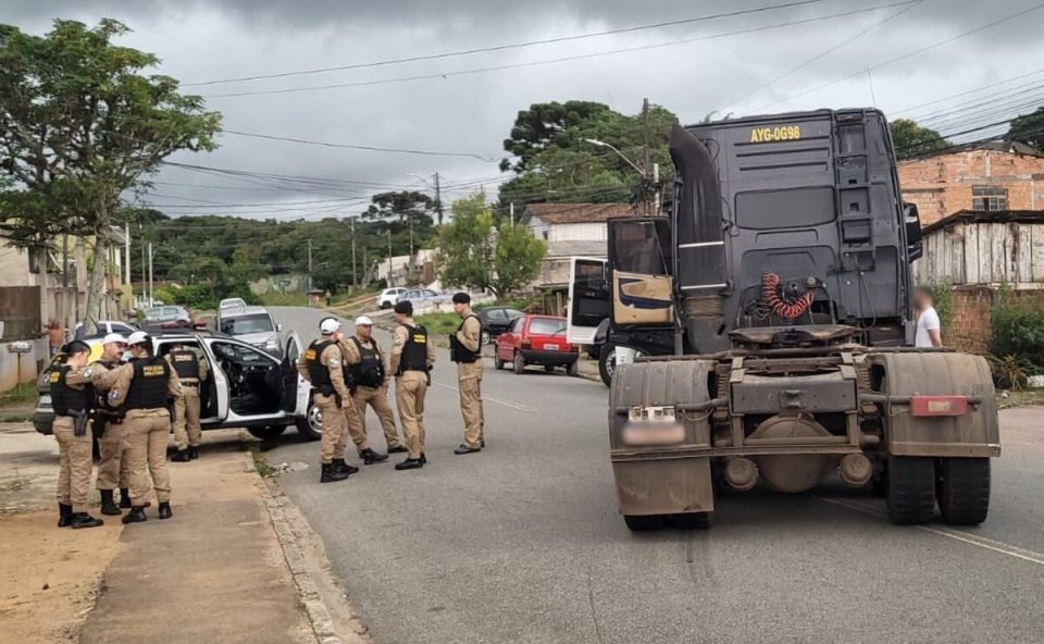 apos-desacatar-ordem-judicial-e-tentar-fugir-caminhao-homem-preso-campo-comprido-2