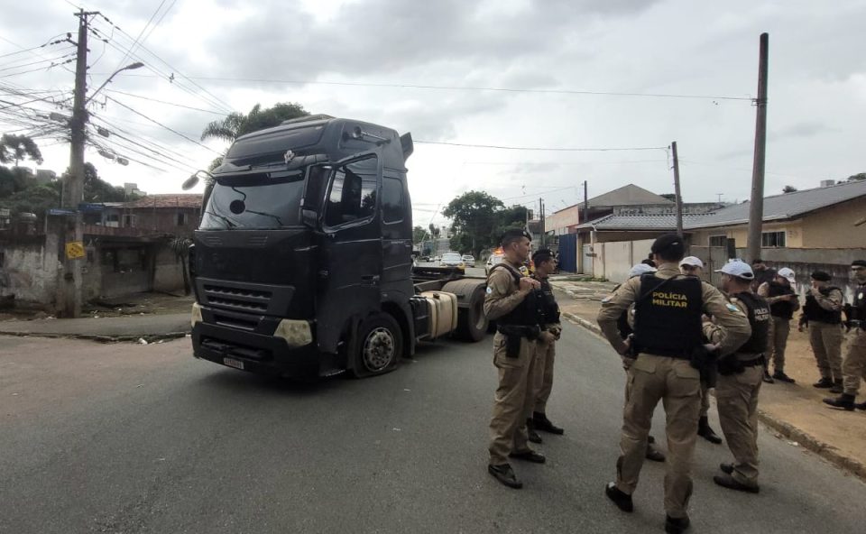 apos-desacatar-ordem-judicial-e-tentar-fugir-caminhao-homem-preso-campo-comprido