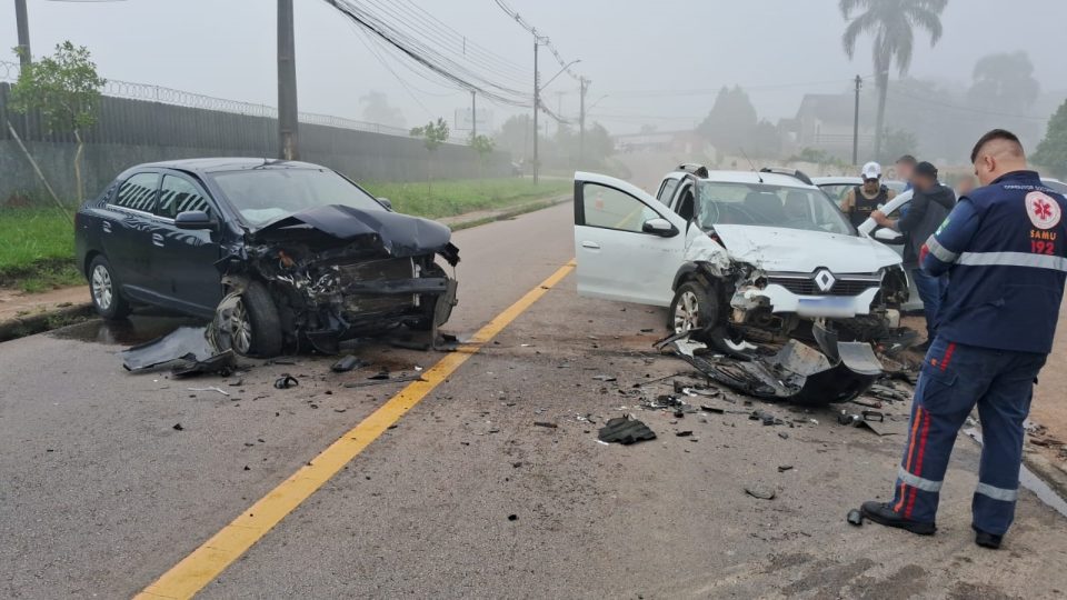 batida-carros-feridos-curitiba-2
