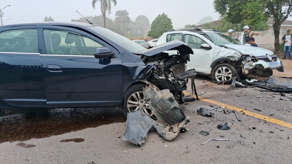 batida-carros-feridos-curitiba
