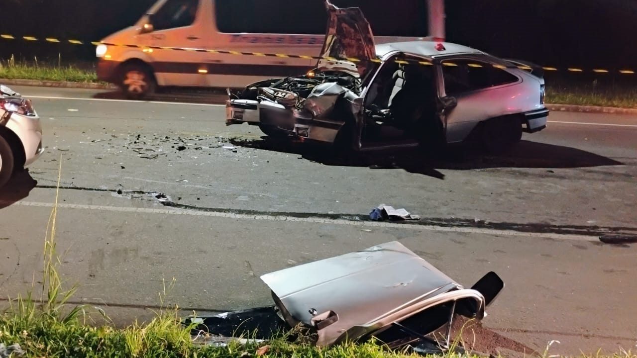 batida-frontal-carros-feridos-sítio-cercado-2