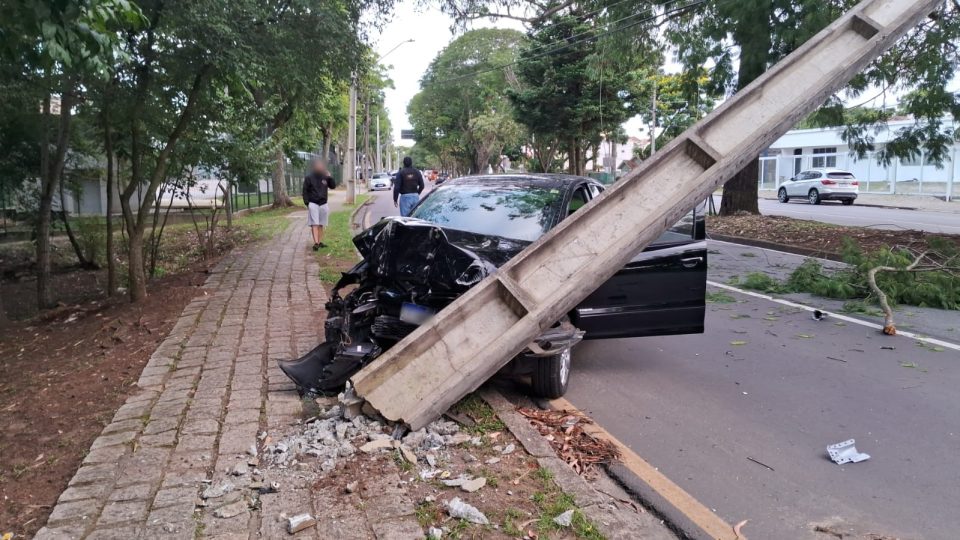 capa-carro-derruba-poste-jardim-social-2
