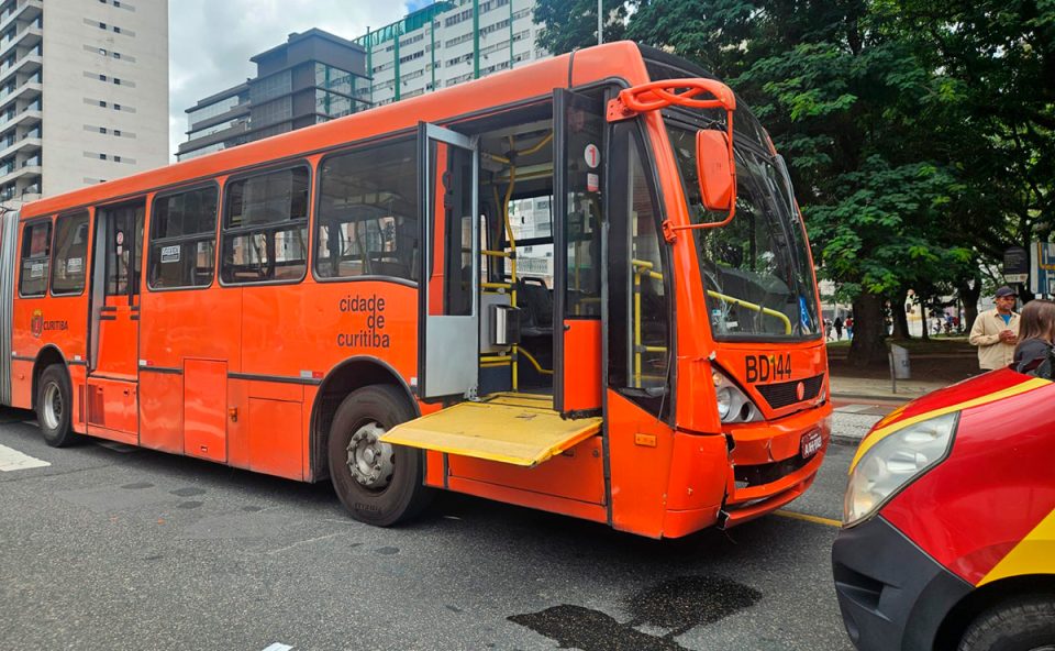 dois-atropelados-biarticulado-canaleta-sete-de-setembro-1
