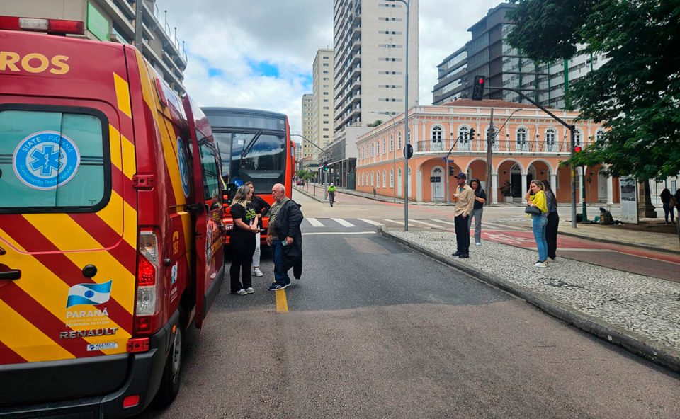 dois-atropelados-biarticulado-canaleta-sete-de-setembro-2
