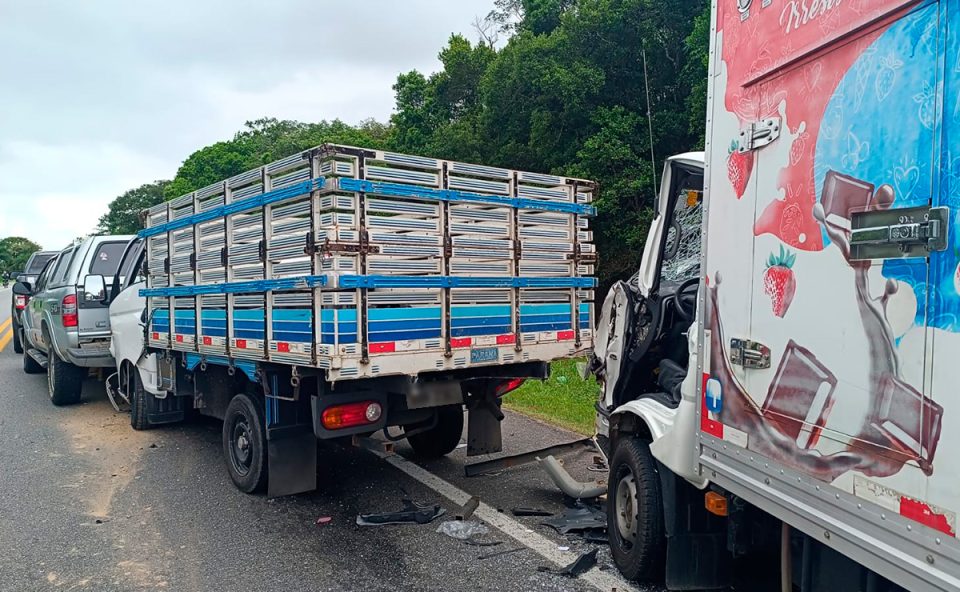 engavetamento-cinco-veiculos-pr-407-litoral