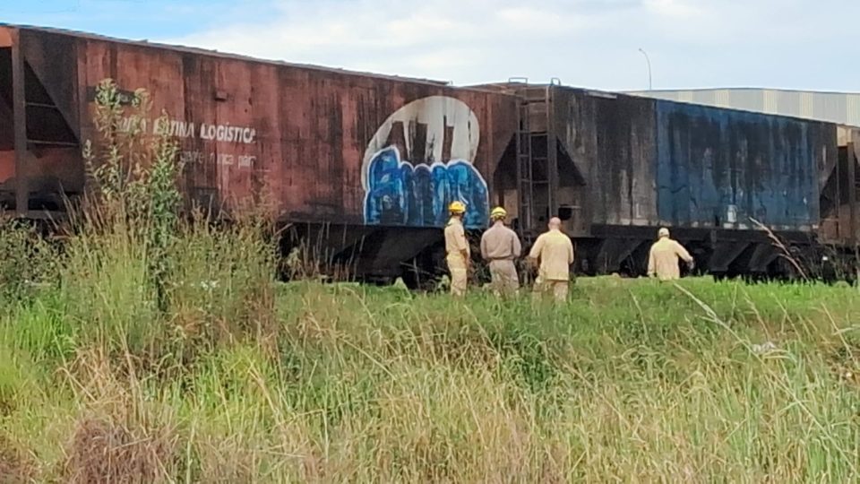 Jovem atropelado por trem em Curitiba pode ter sido abandonado morto sobre linha férrea, diz PM